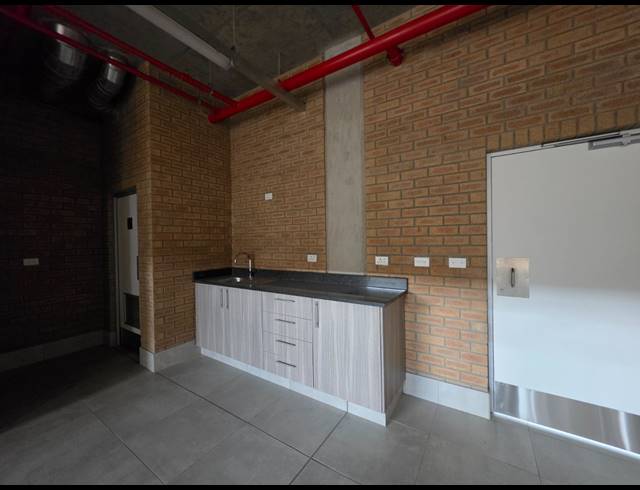 2,899M² WAREHOUSE TO LET IN AIRPORT PARK
